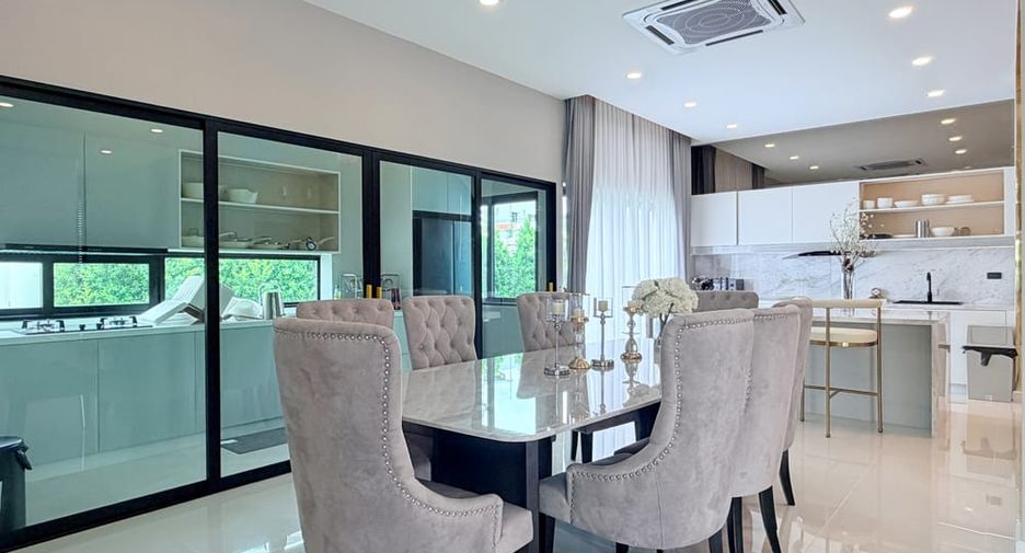 À louer 4 chambres villa à Huay Yai, Pattaya