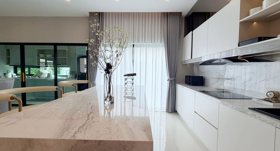 À louer 4 chambres villa à Huay Yai, Pattaya