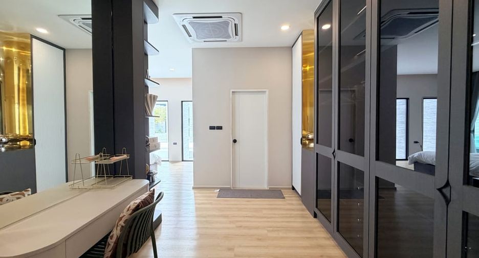 À louer 4 chambres villa à Huay Yai, Pattaya