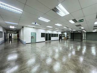 For rent 8 bedrooms warehouse in Mueang Samut Prakan, Samut Prakan
