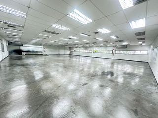 For rent 8 bedrooms warehouse in Mueang Samut Prakan, Samut Prakan