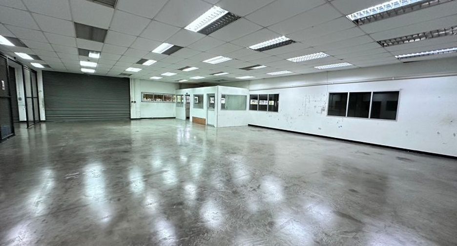 For rent 8 bedrooms warehouse in Mueang Samut Prakan, Samut Prakan