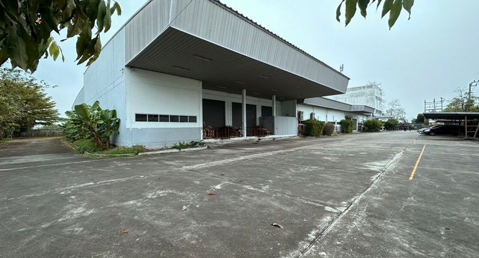 For rent 8 bedrooms warehouse in Mueang Samut Prakan, Samut Prakan