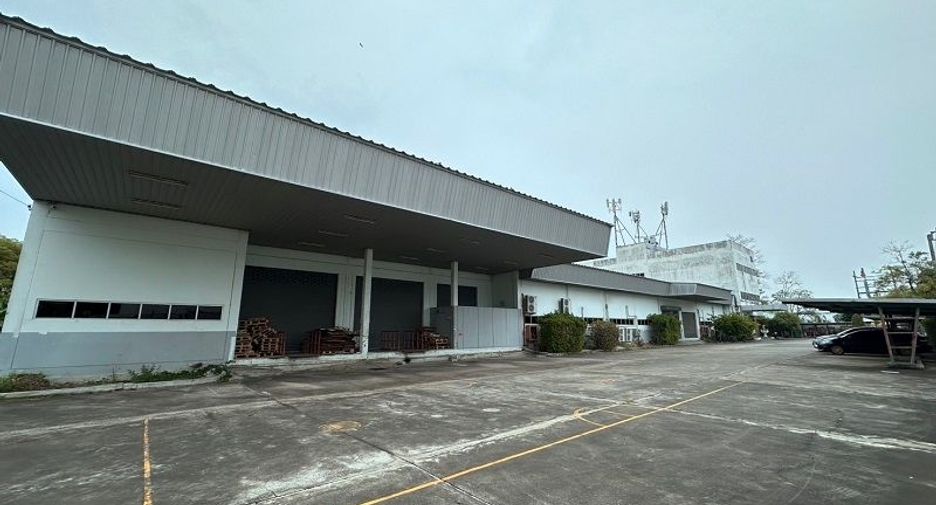 For rent 8 bedrooms warehouse in Mueang Samut Prakan, Samut Prakan