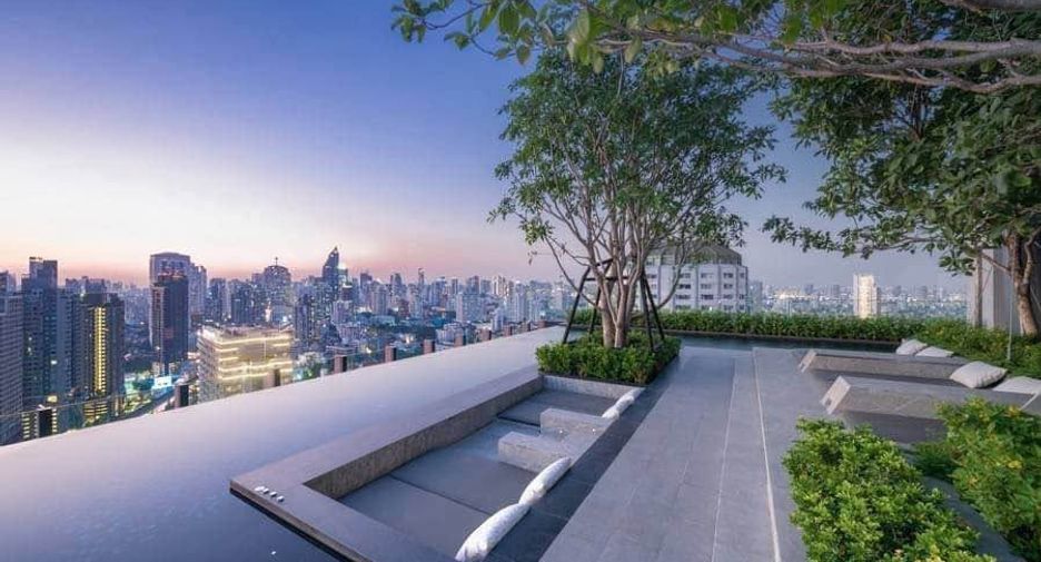 For rent 2 bedrooms condo in Khlong Toei, Bangkok