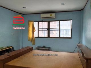For sale 4 bedrooms retail Space in Khlong San, Bangkok