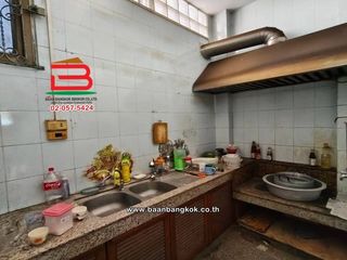 For sale 4 bedrooms retail Space in Khlong San, Bangkok