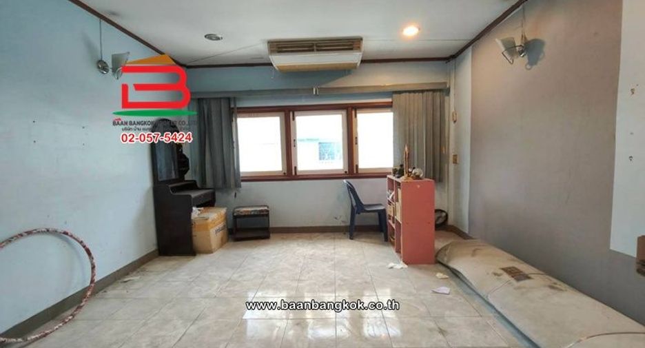 For sale 4 bedrooms retail Space in Khlong San, Bangkok