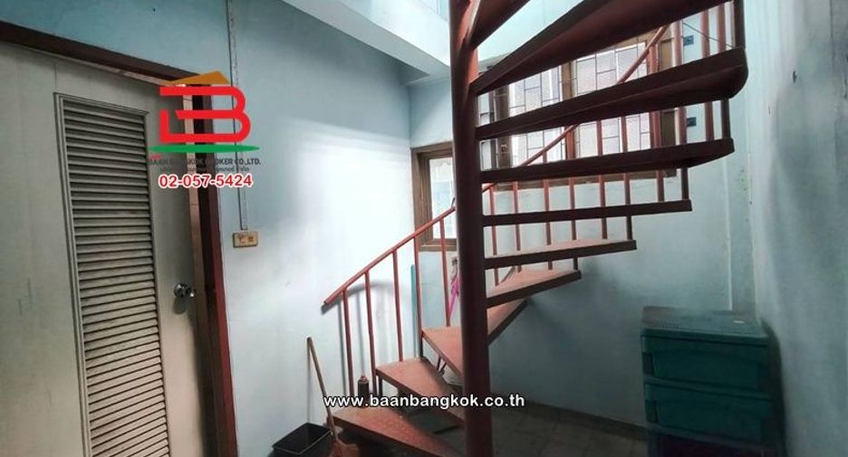 For sale 4 bedrooms retail Space in Khlong San, Bangkok