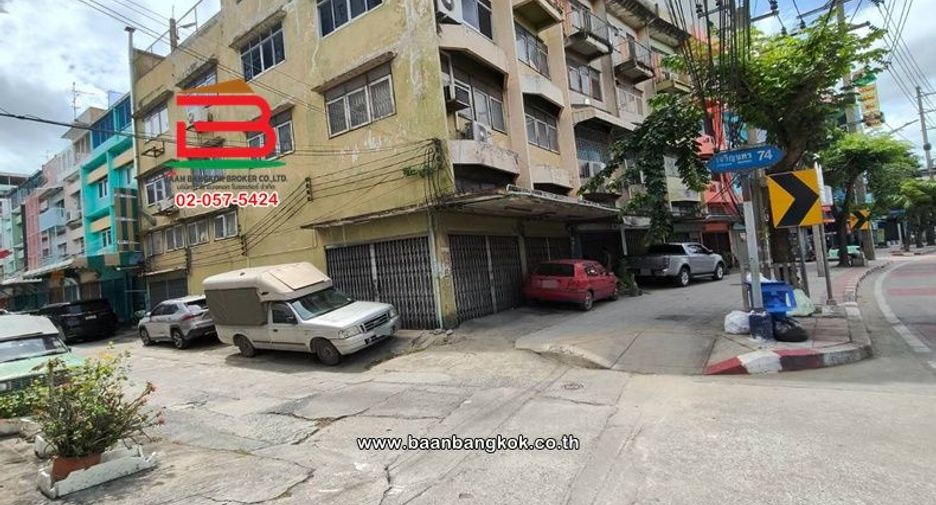 For sale 4 bedrooms retail Space in Khlong San, Bangkok