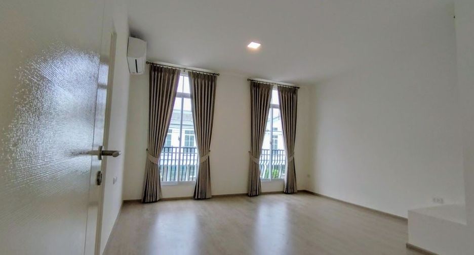 For rent 3 bedrooms townhouse in Prawet, Bangkok