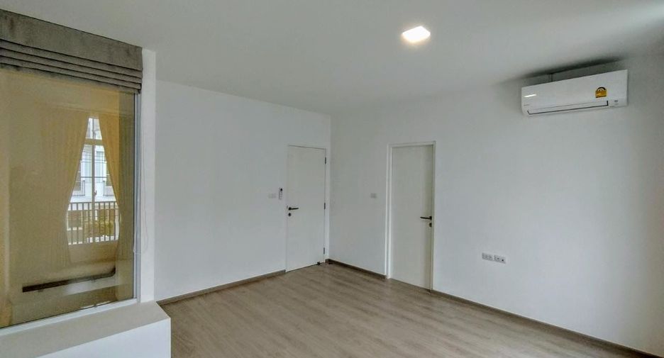 For rent 3 bedrooms townhouse in Prawet, Bangkok