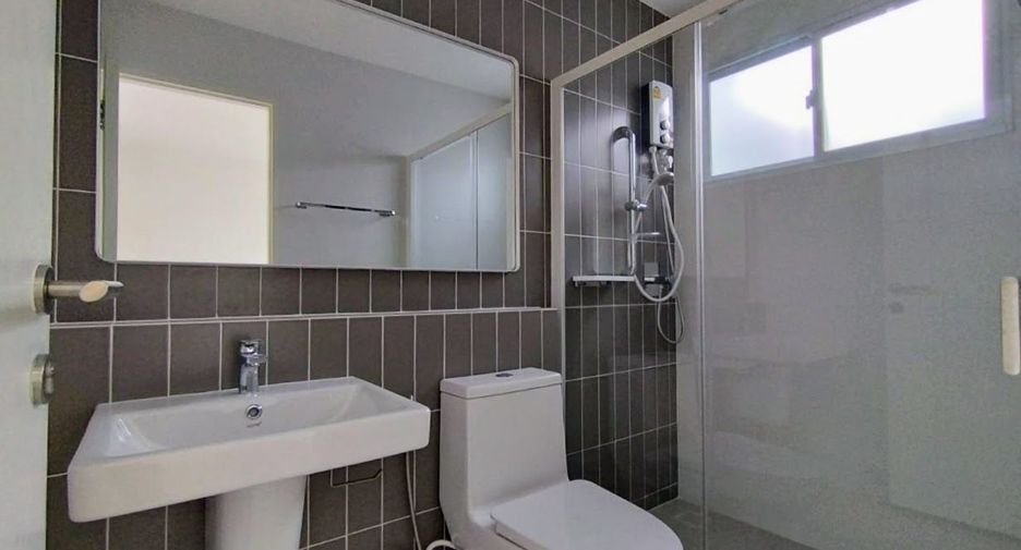For rent 3 bedrooms townhouse in Prawet, Bangkok