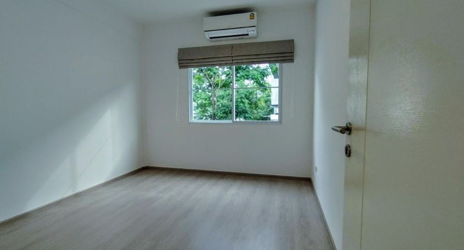 For rent 3 bedrooms townhouse in Prawet, Bangkok