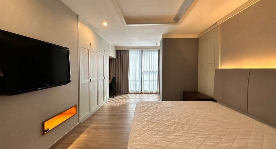 For rent 2 bedrooms condo in Pathum Wan, Bangkok