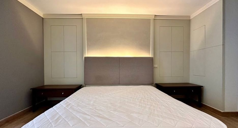 For rent 2 bedrooms condo in Pathum Wan, Bangkok