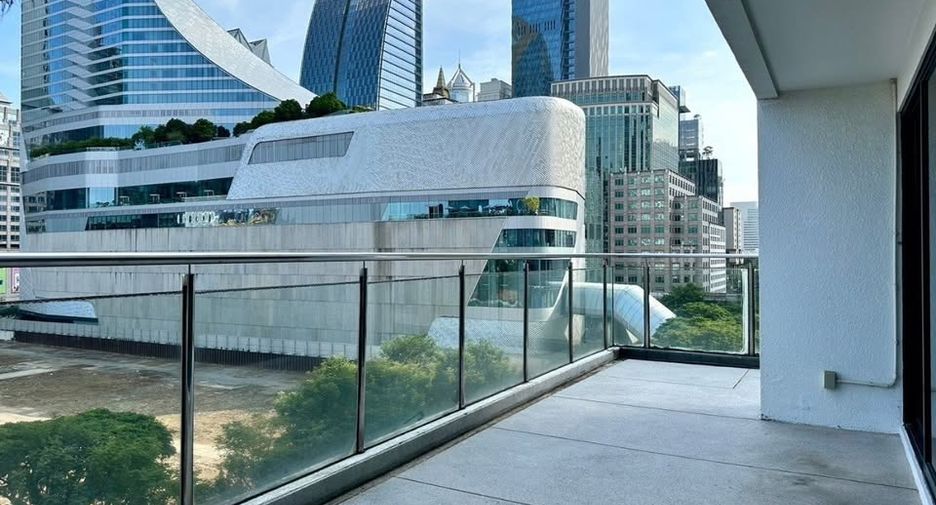 For rent 2 bedrooms condo in Pathum Wan, Bangkok