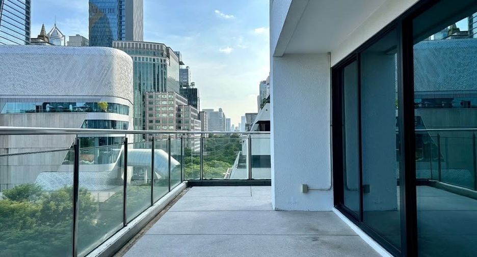 For rent 2 bedrooms condo in Pathum Wan, Bangkok