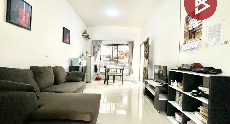 For sale 2 ベッドルーム townhouse in Phan Thong, Chonburi