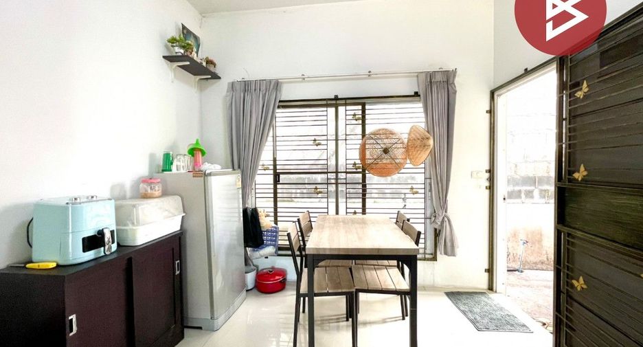 For sale 2 ベッドルーム townhouse in Phan Thong, Chonburi