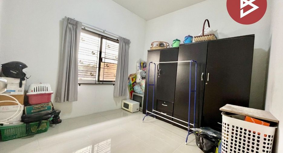 For sale 2 ベッドルーム townhouse in Phan Thong, Chonburi