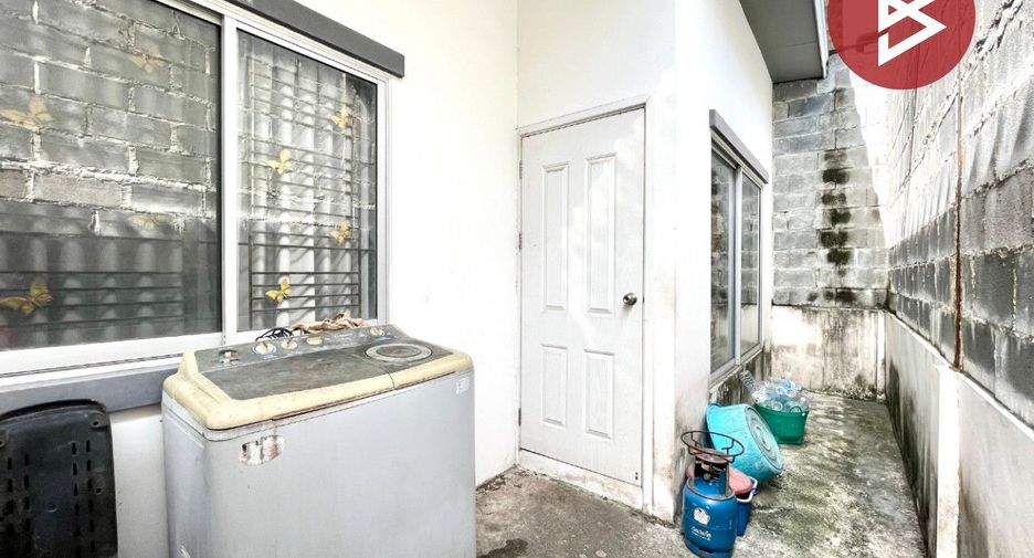 For sale 2 ベッドルーム townhouse in Phan Thong, Chonburi