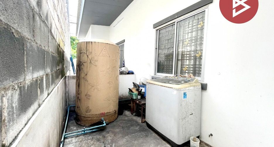 For sale 2 ベッドルーム townhouse in Phan Thong, Chonburi