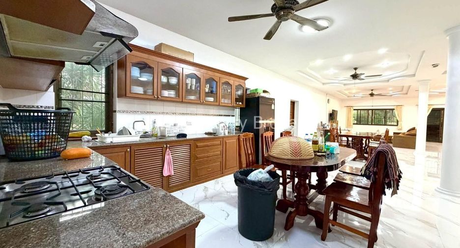 Casa en venta de 4 habitaciones en Huay Yai, Pattaya