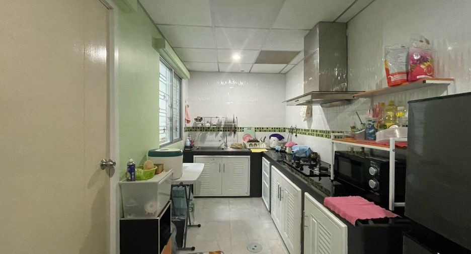 For sale 3 bedrooms townhouse in Sai Noi, Nonthaburi