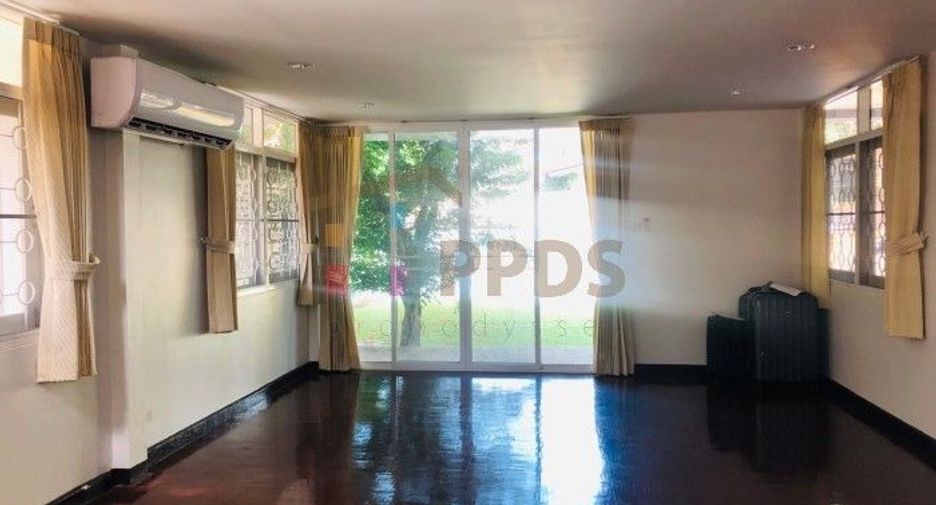 Haus zur Miete mit 3 Zimmer in Watthana, Bangkok