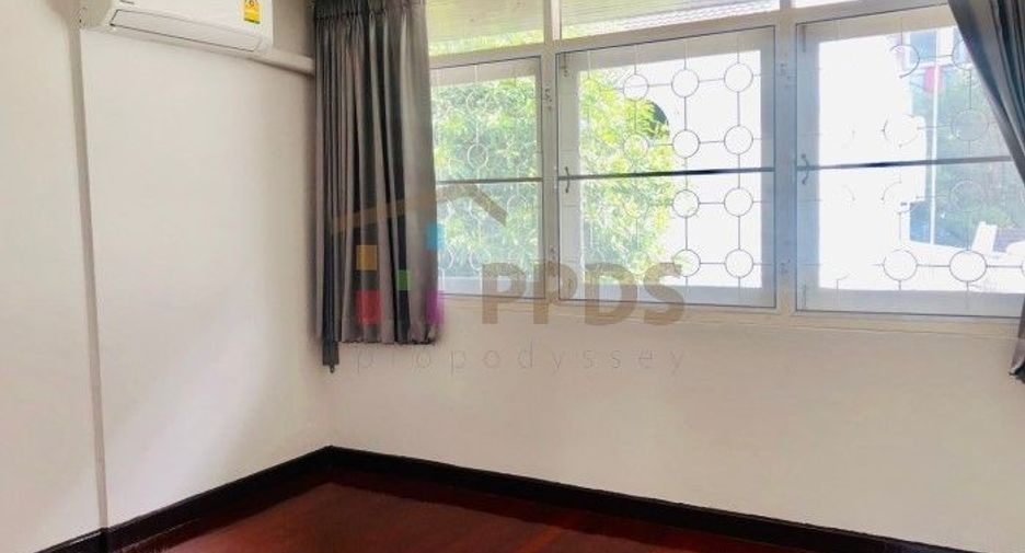 Haus zur Miete mit 3 Zimmer in Watthana, Bangkok