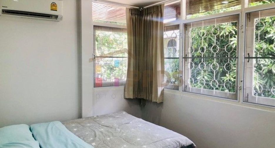 Haus zur Miete mit 3 Zimmer in Watthana, Bangkok