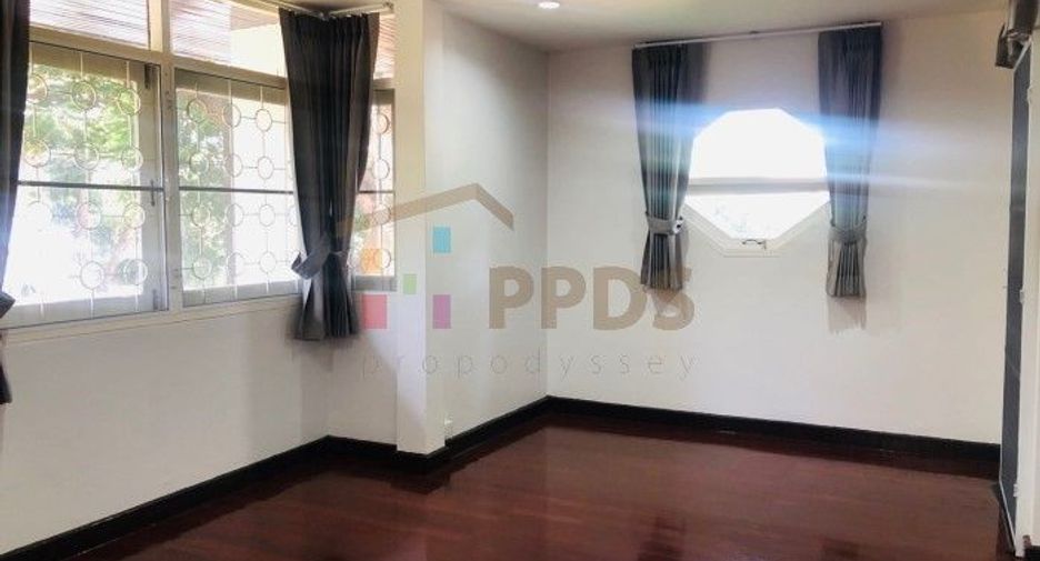 Haus zur Miete mit 3 Zimmer in Watthana, Bangkok