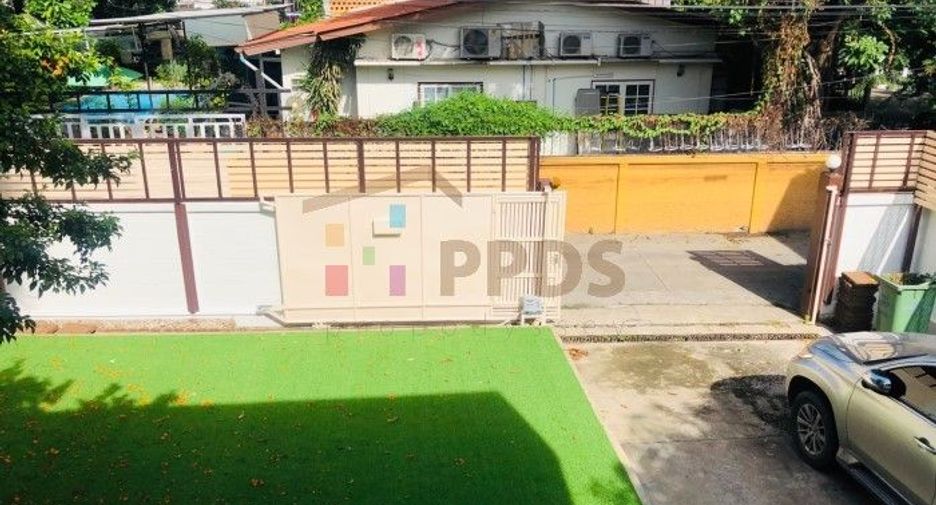 Haus zur Miete mit 3 Zimmer in Watthana, Bangkok