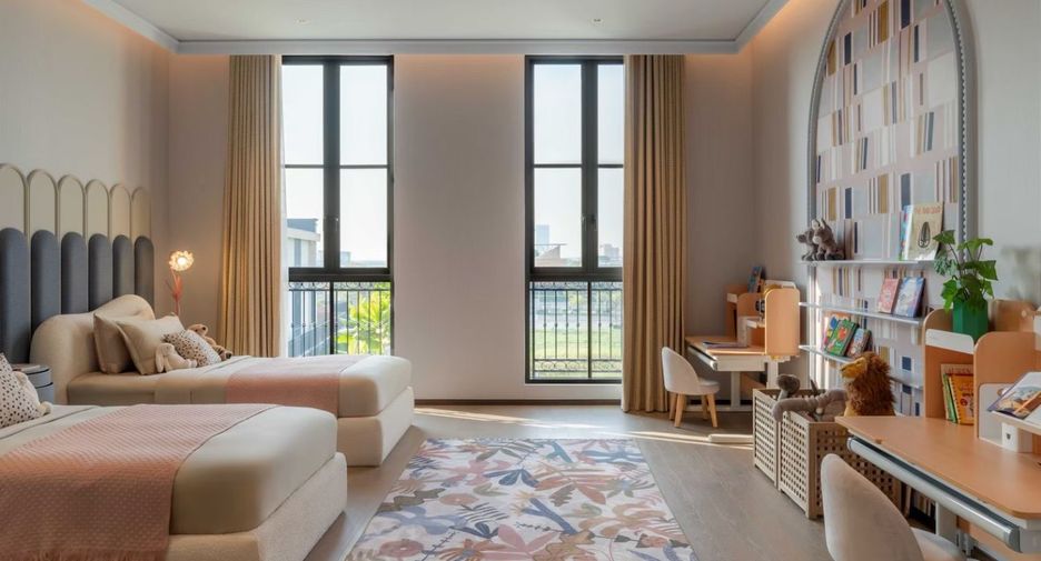 For sale 4 bedrooms house in Lat Phrao, Bangkok