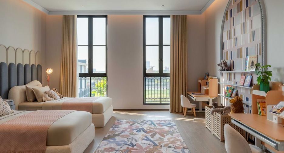 For sale 4 bedrooms house in Lat Phrao, Bangkok