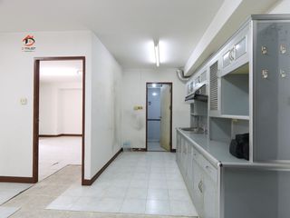 For sale 3 bedrooms retail Space in Samphanthawong, Bangkok