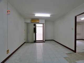 For sale 3 bedrooms retail Space in Samphanthawong, Bangkok