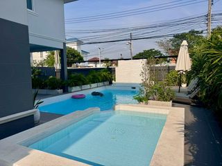 Casa en alquiler de 5 habitaciones en Bang Lamung, Chonburi