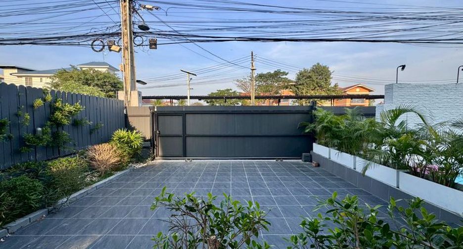 ให้เช่า 5 ห้องนอน บ้านเดี่ยว ใน จอมเทียน, พัทยา