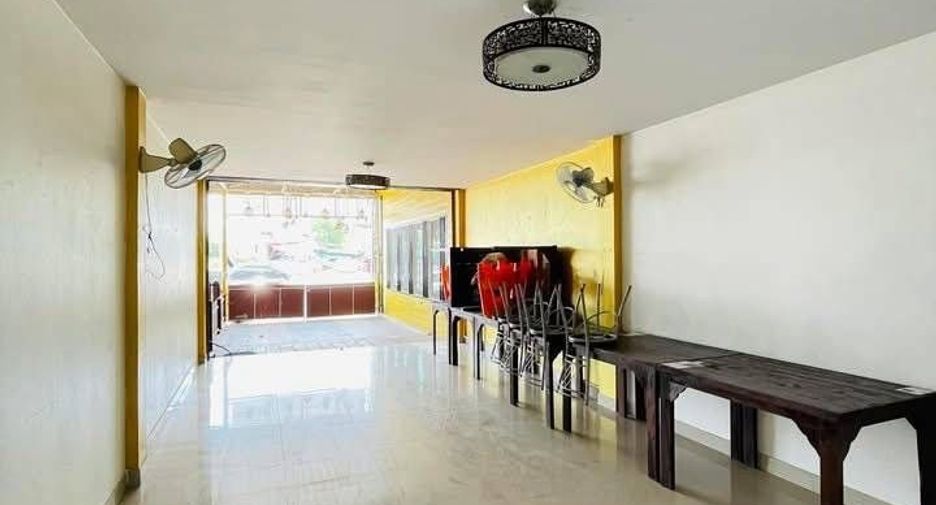Local comercial en venta de 3 habitaciones en Mueang Nakhon Nayok, Nakhon Nayok
