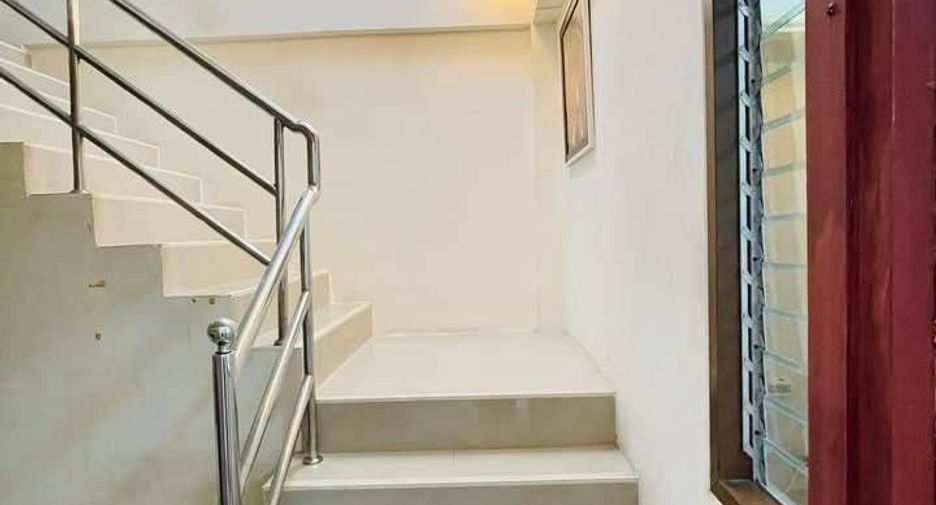 Local comercial en venta de 3 habitaciones en Mueang Nakhon Nayok, Nakhon Nayok
