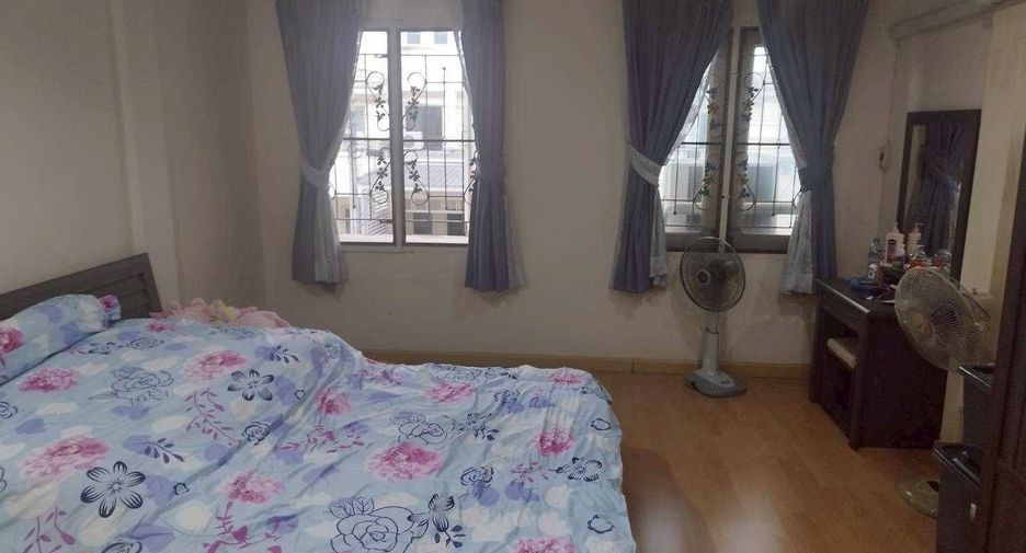 À vendre 3 chambres maison de ville à Bang Bon, Bangkok