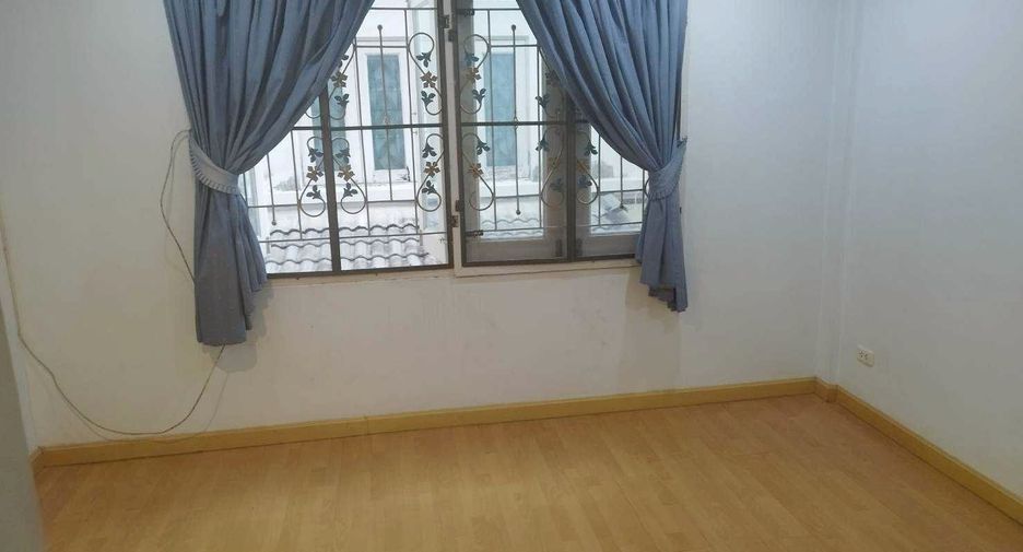 À vendre 3 chambres maison de ville à Bang Bon, Bangkok