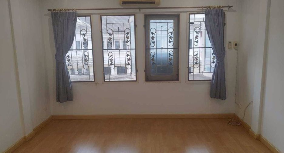 À vendre 3 chambres maison de ville à Bang Bon, Bangkok
