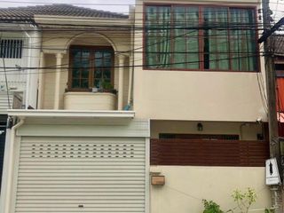For rent 3 bedrooms townhouse in Huai Khwang, Bangkok