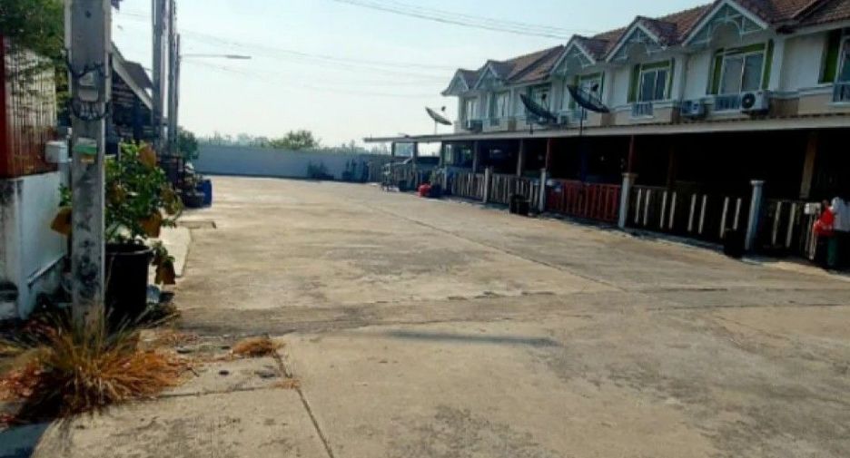For sale 3 bedrooms townhouse in Phan Thong, Chonburi