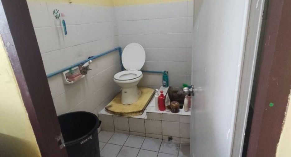 出售 1 卧室 联排别墅 在 Mueang Chon Buri, Chon Buri