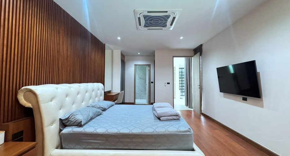 For rent and for sale 3 bedrooms villa in Bang Lamung, Chonburi