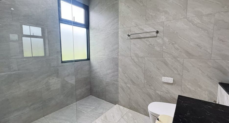 For rent and for sale 3 bedrooms villa in Bang Lamung, Chonburi
